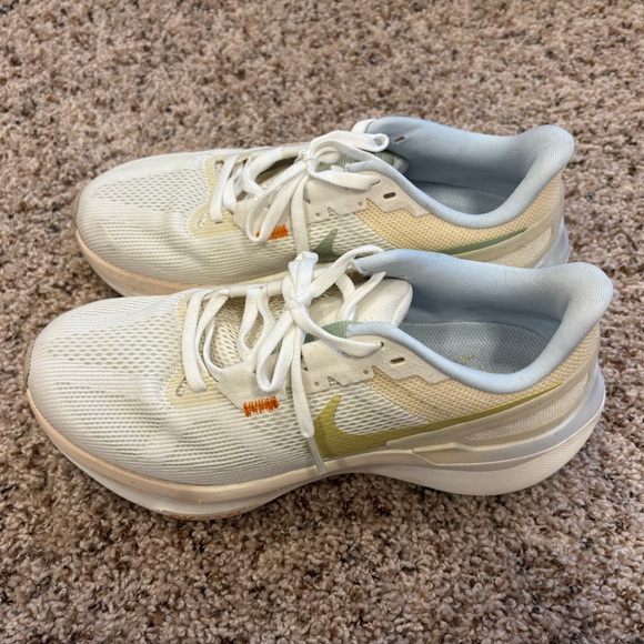 Nike Women's Structure 25 Running Shoes in Sail - Picture 7 of 9